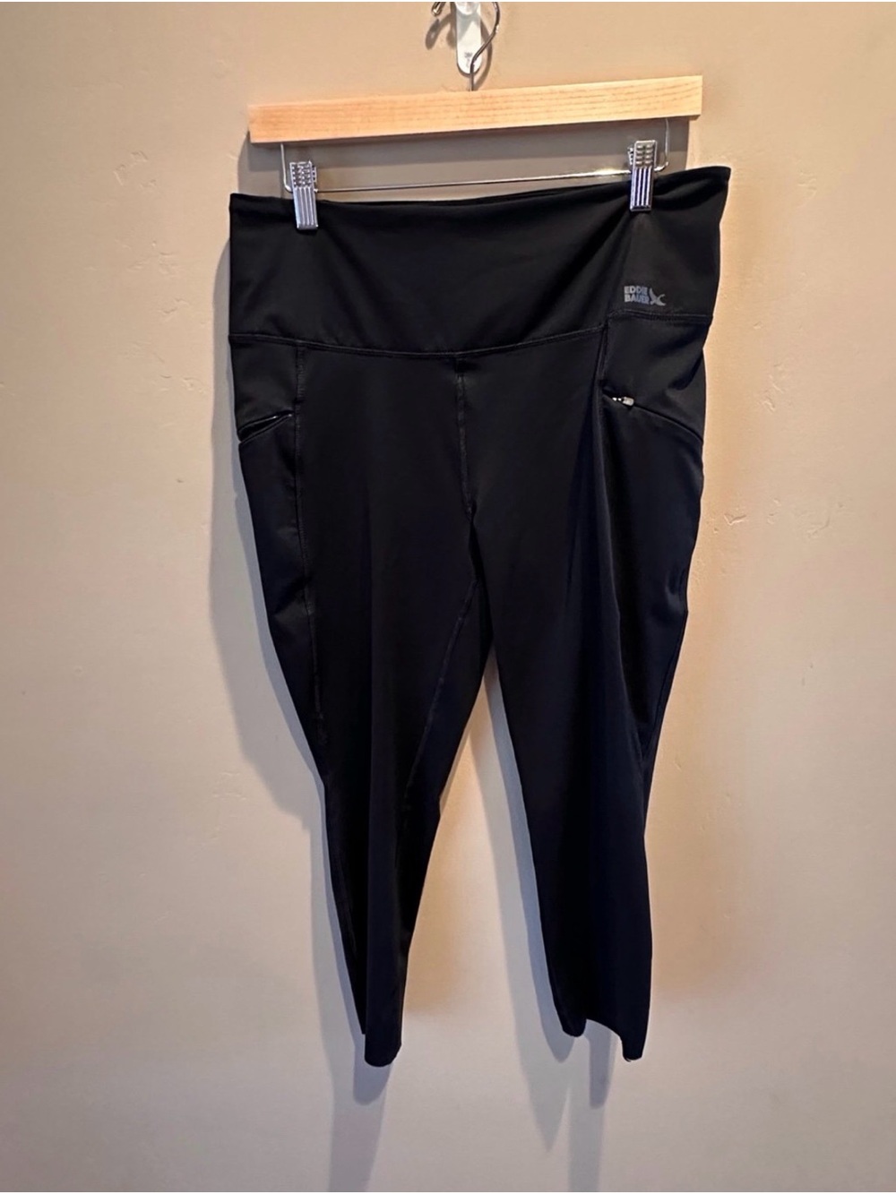 Eddie Bauer Women’s Black Athletic Capri Leggings Stretch Pants - Large